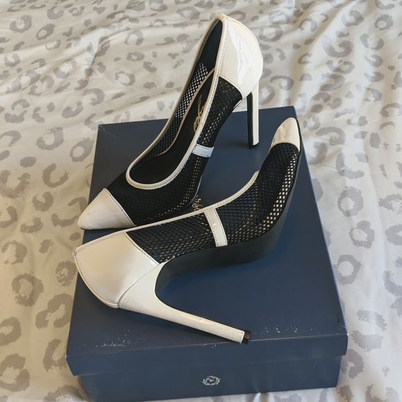 *Privileged Amiya Black & White Pumps- Size 7.5 - Picture 2 of 5